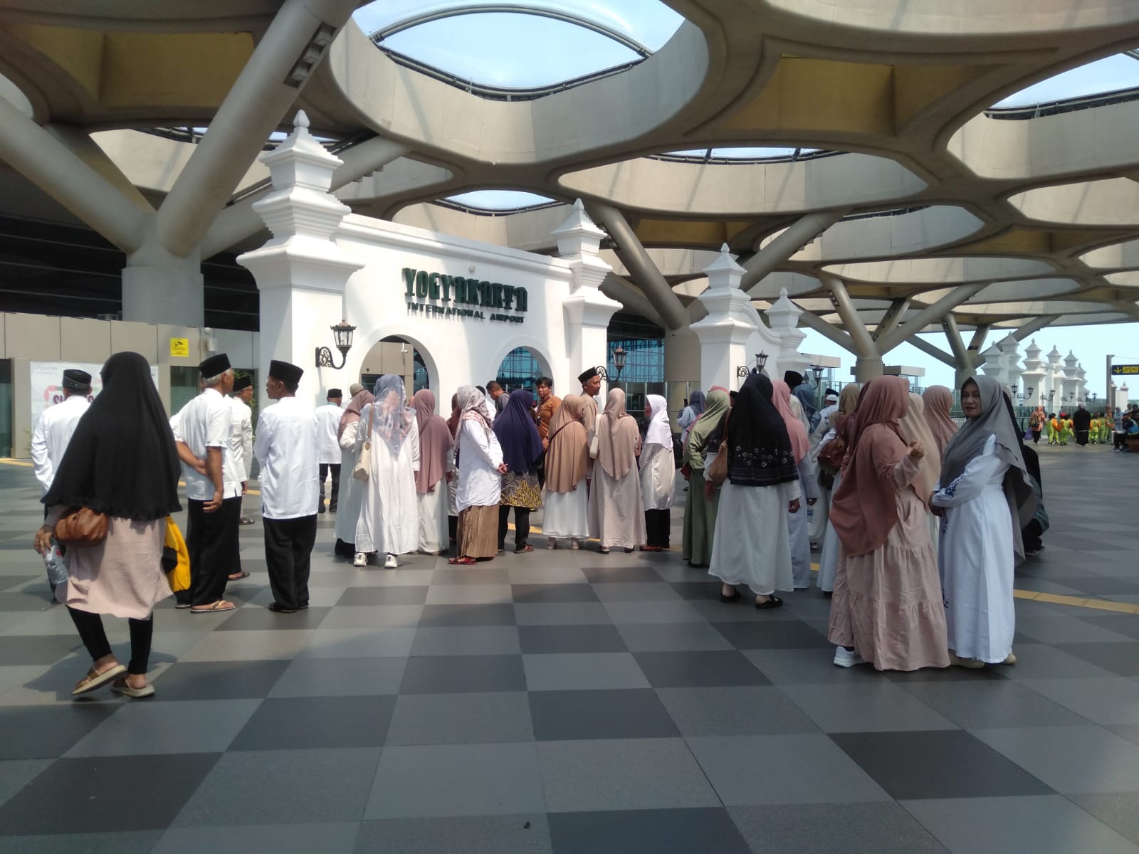Modus Liburan ke Singapura dan Kuala Lumpur, 3 WNI Diduga Hendak Haji Ilegal Digagalkan