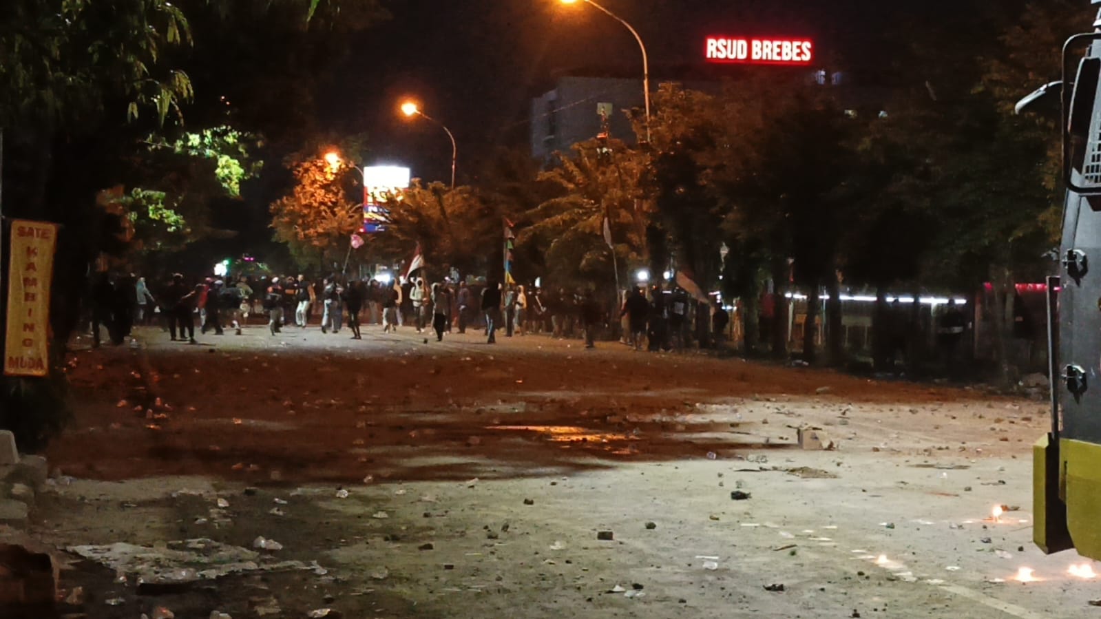 Malam Minggu di Kota Brebes Mencekam, Imbas Aksi Demonstran Masih Blokade Jalur Pantura Utama Dalam Kota