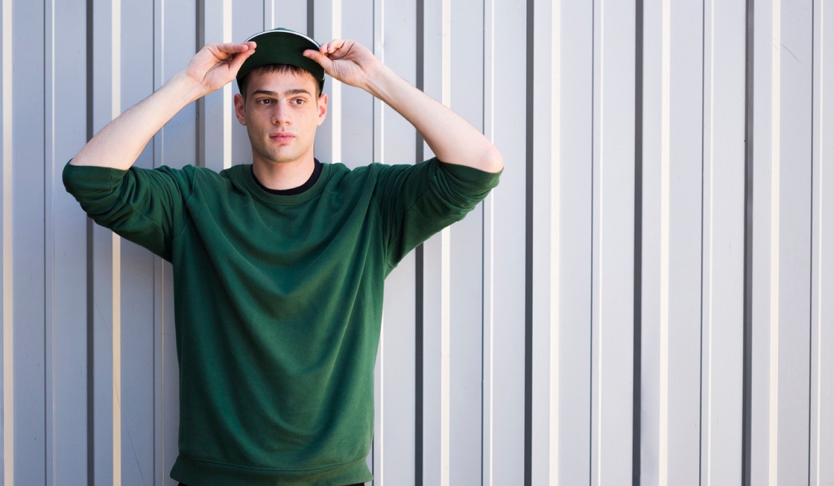 5 Rekomendasi Merk Sweater Pria yang Punya Desain Kece dan Menarik, Cocok Buat Cuaca Dingin