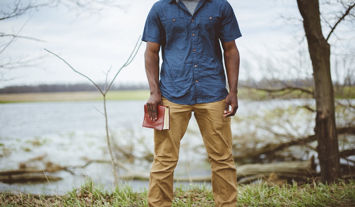 Santai Tapi Tetap Stylish, Inilah 6 Rekomendasi Styling Outfit dengan Celana Cargo Tahun 2025