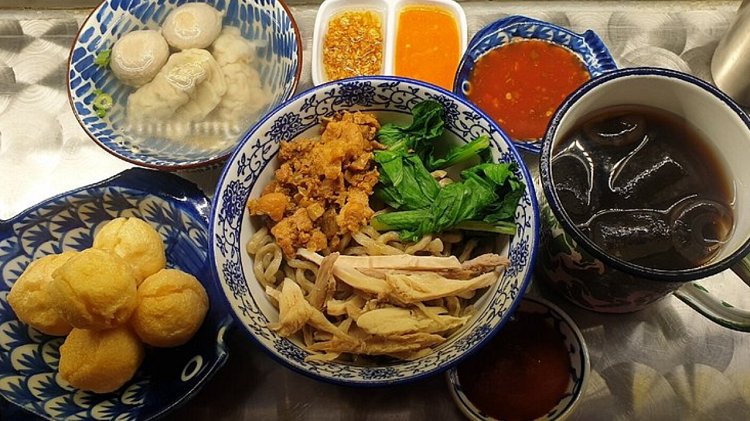 Rekomendasi Tempat Berbuka Puasa Ikonik Paling Menggugah Selera di Jakarta Selatan