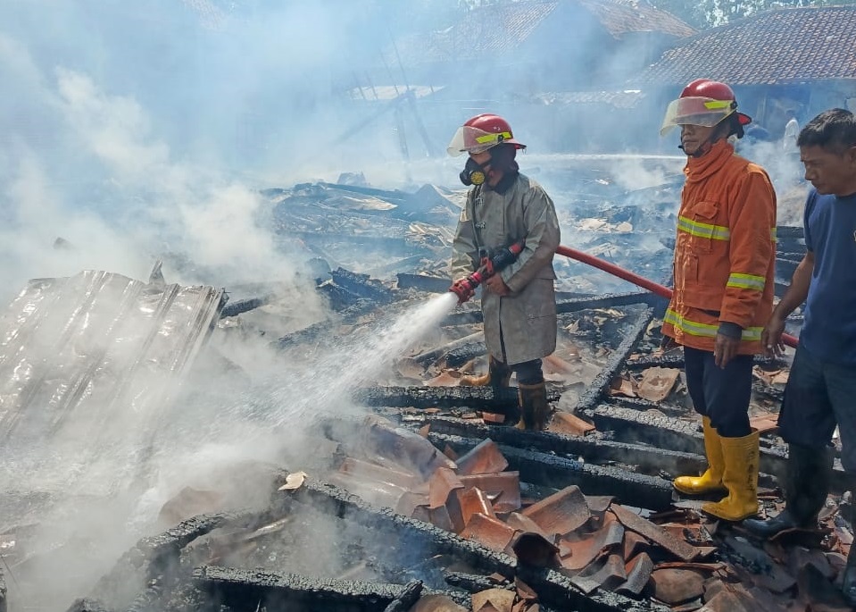 Ditinggal Ke Sawah, Tiga Rumah di Desa Sidamulya Tegal Kebakaran