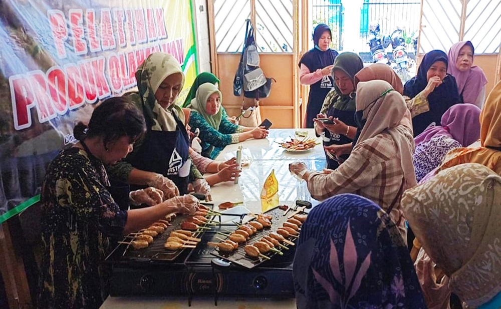 Dinkop UKM Perdagangan Kota Tegal Latih Kader PKK Membuat Produk Olahan Ikan