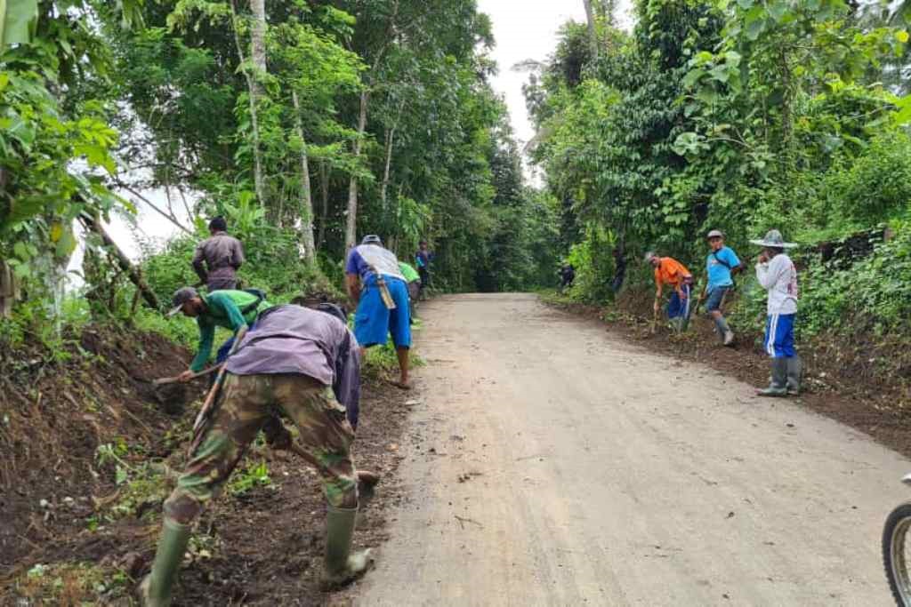 Berantas Sarang Penyakit, Pemdes dan Masyarakat di Brebes Gelar Jumat Bersih