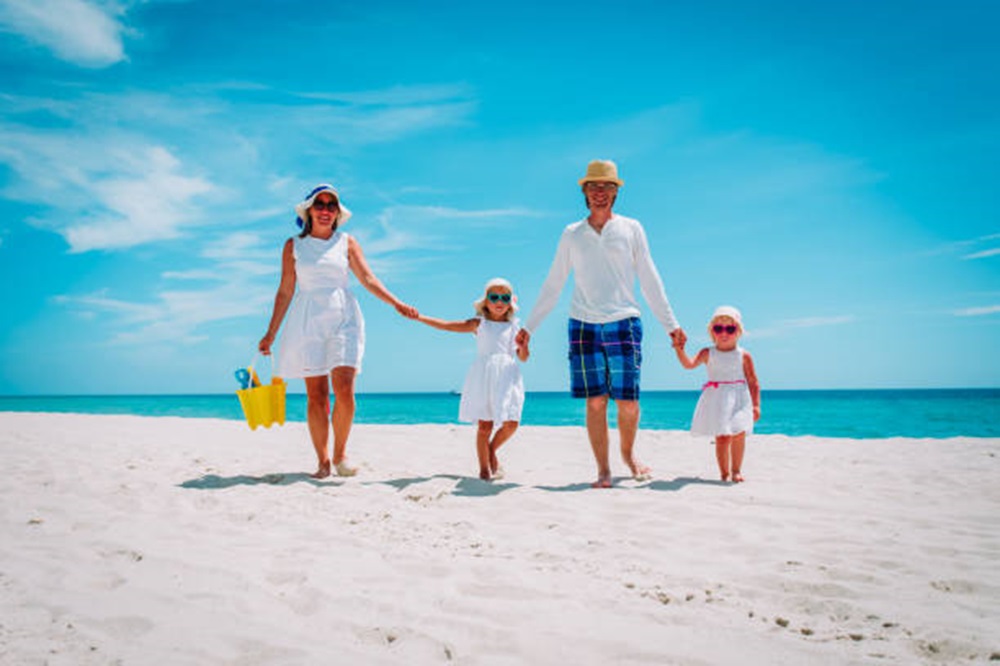 Inspirasi Gaya Fashion Liburan Keluarga untuk Tampil Kompak dan Stylish, Cek Disini