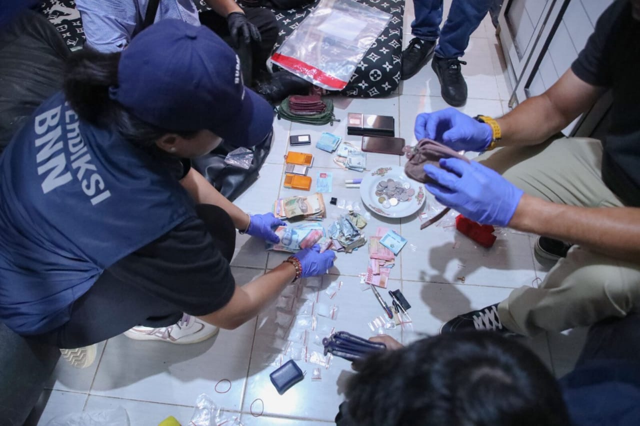 Pasca Geledah Kampung Ambon, Tiba-tiba Muncul Isu Kepala BNN Suyudi Ario Seto - Shandy Aulia