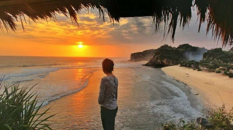 Spot Sunset Terbaik di Gunungkidul Jogja Selain HeHa Ocean View Pesona Pantai Eksotis dan Romantis