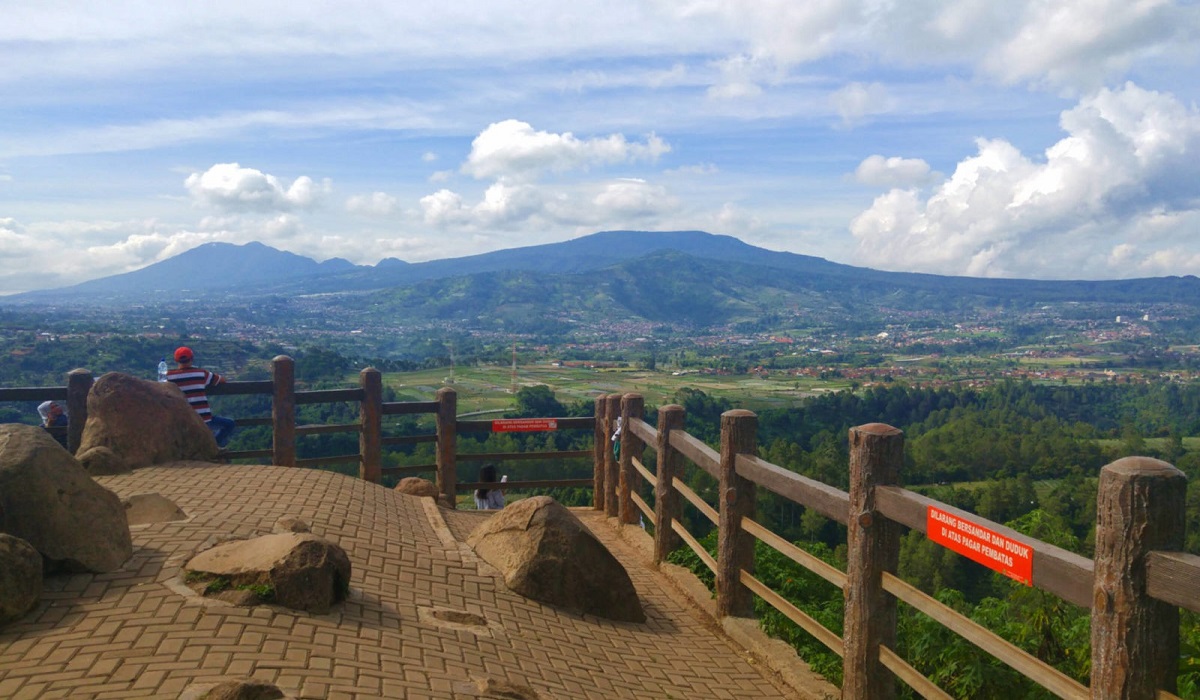 Wisata Tebing Keraton Bandung: Daya Tarik, Lokasi, Tiket Masuk dan Tips Berkunjung Lengkap