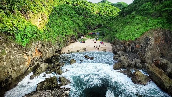 Wisata Terbaru 2024 Pantai Wohkudu Jogja: Lokasi, HTM, Daya Tarik dan Fasilitas