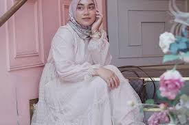 8 Gaya Feminim Wanita Hijab Untuk Berbagai Occasion, Tampil Lembut dan Manis dalam Setiap Kesempatan