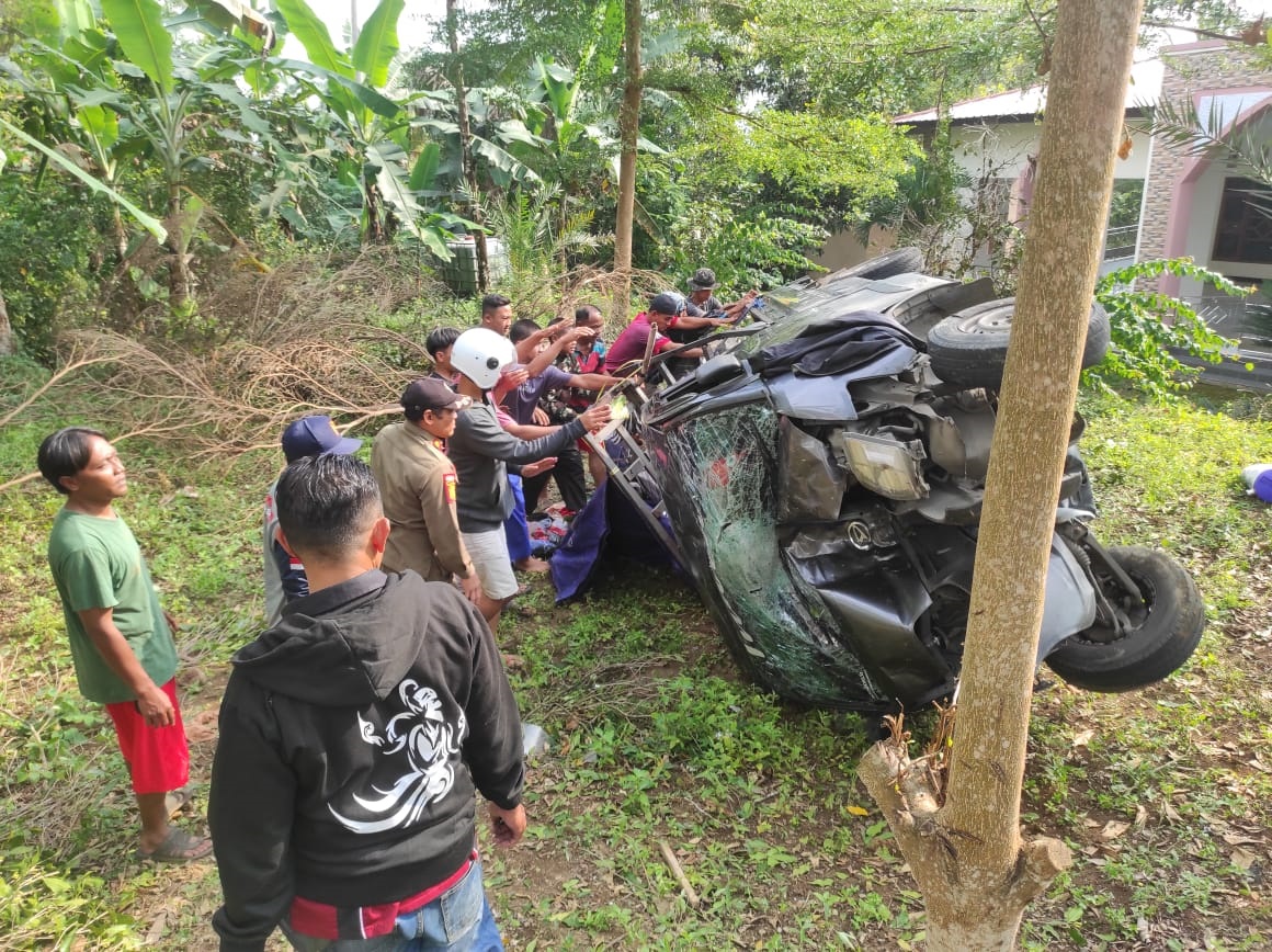 Mobil Pengantar Santri Alami Kecelakaan di Jalur Gunung Kembang Brebes, Belasan Orang Luka-Luka