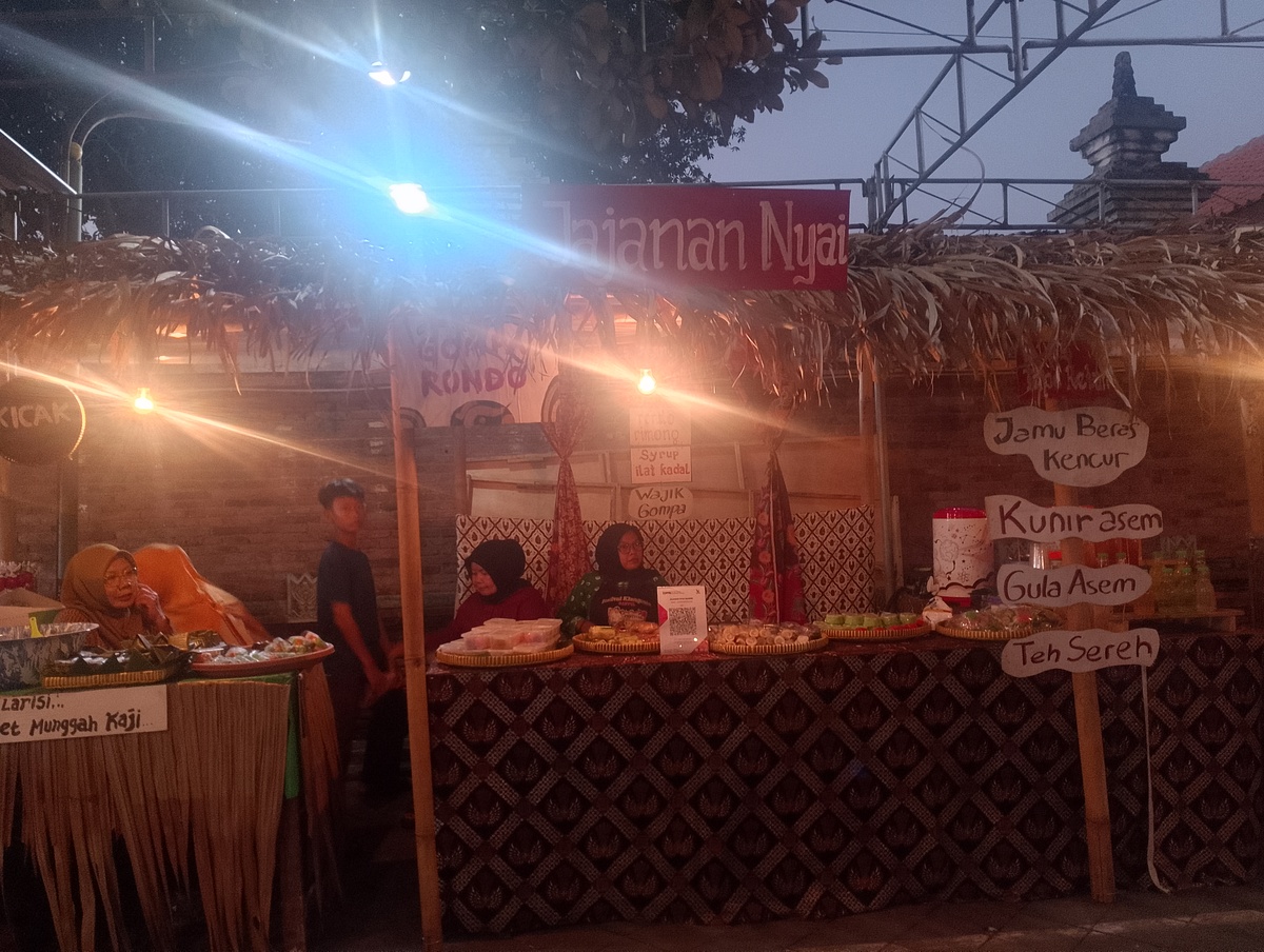 Hadirkan Suasana Tempo Dulu Tanpa Plastik, Simak Serunya Festival Pasar Lawas Mataram