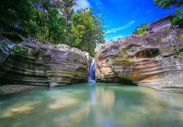 Keindahan Alam dari Air Terjun Luweng Sampang; Rekomendasi Tempat Healing Seru di Penghujung Tahun 2024