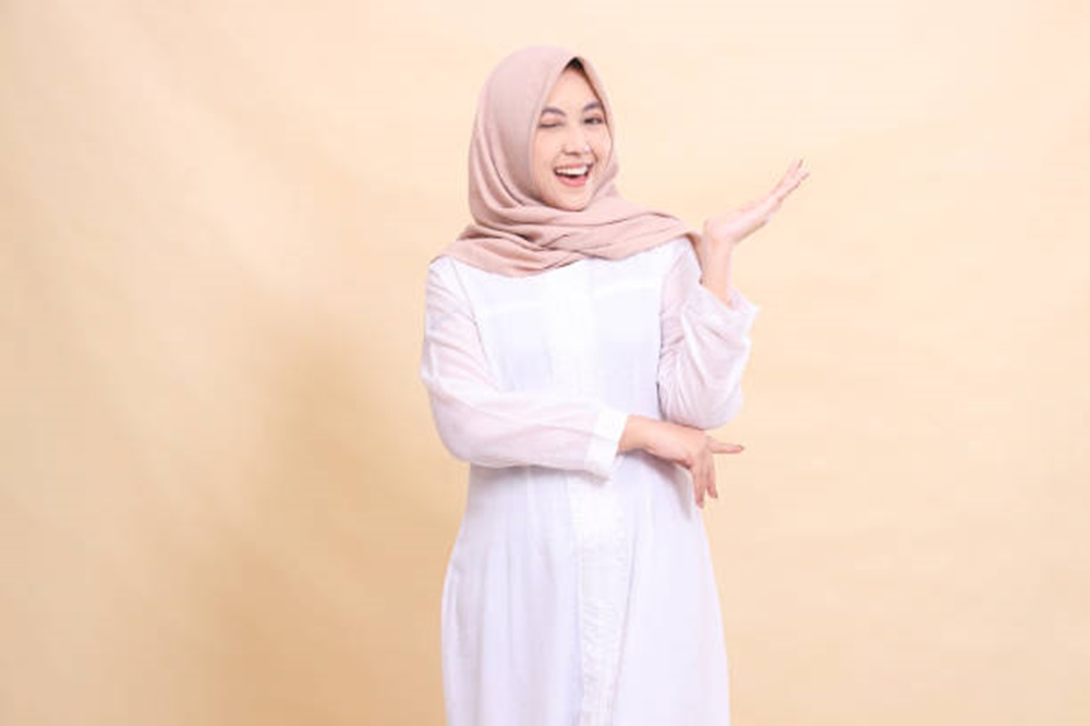 Ide Warna Hijab yang Cocok untuk Gamis Putih Agar Tampil Memukau, Cek Disini 