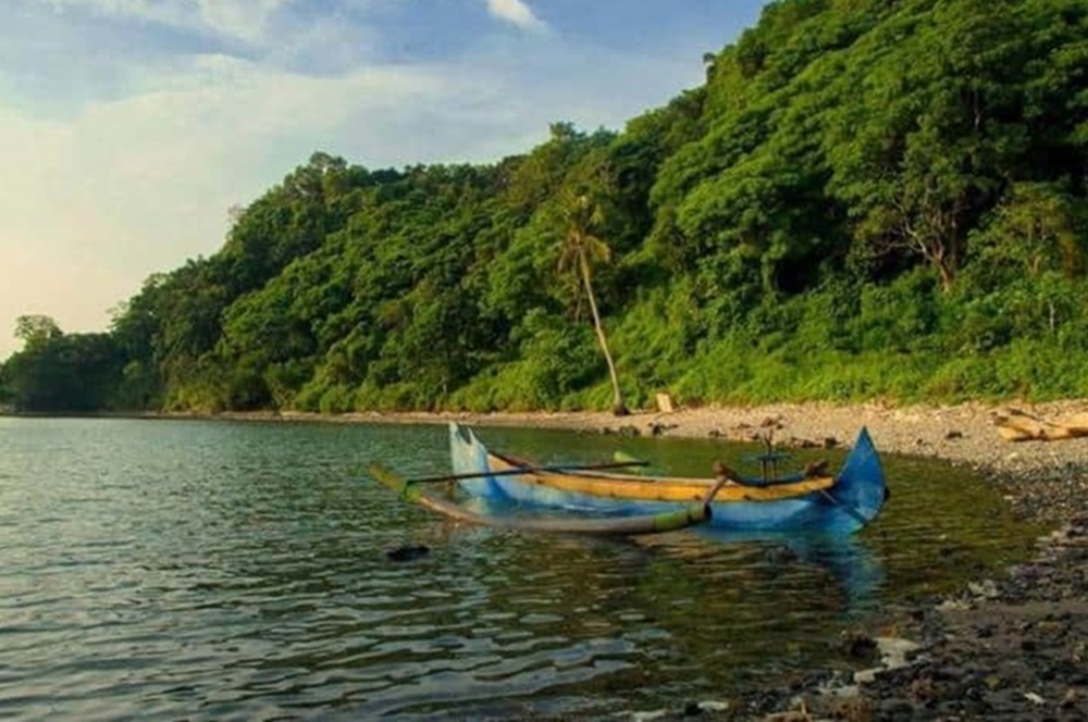 Deretan Wisata Pantai di Gresik yang Bagus untuk Liburan, Pesonanya Tak Kalah Indah dengan Bali