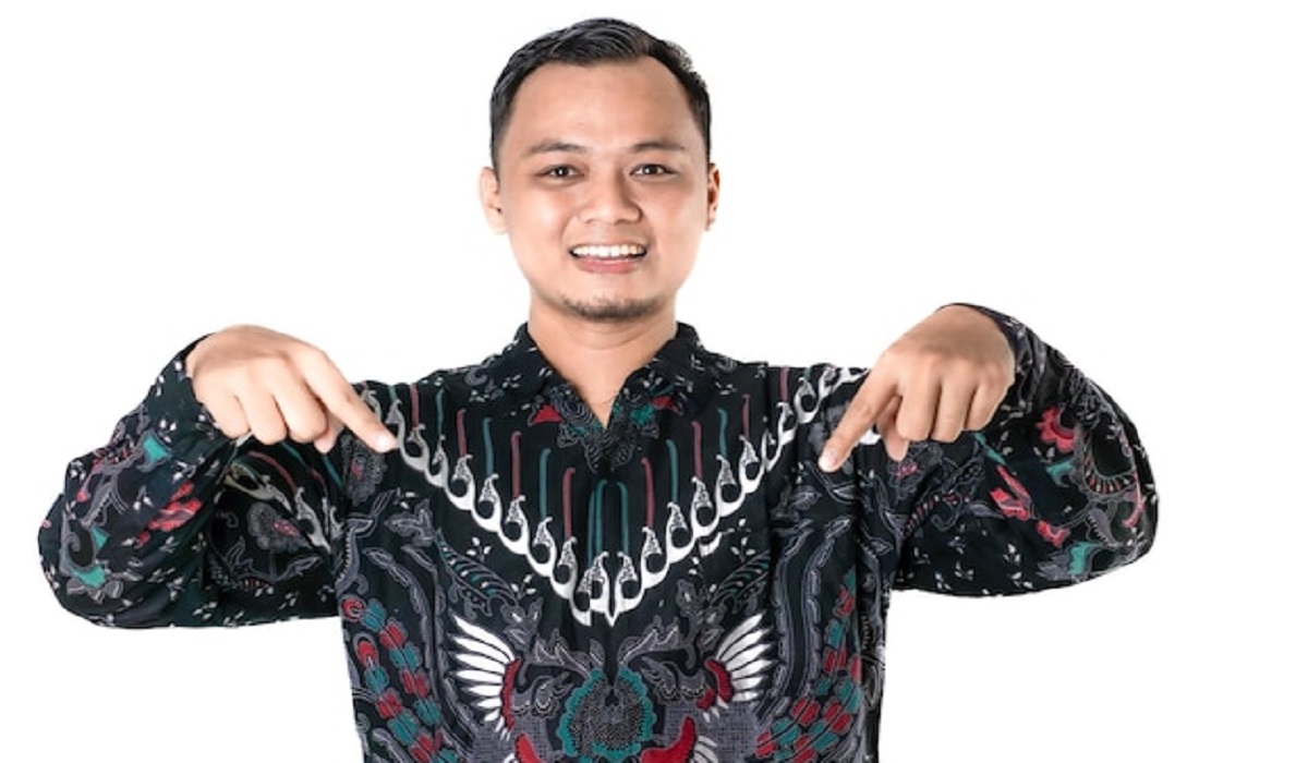 Tingkatkan Penampilan Ala Pria Modern, Inilah 5 Model Batik Terbaru dengan Desain yang Anti Mainstream