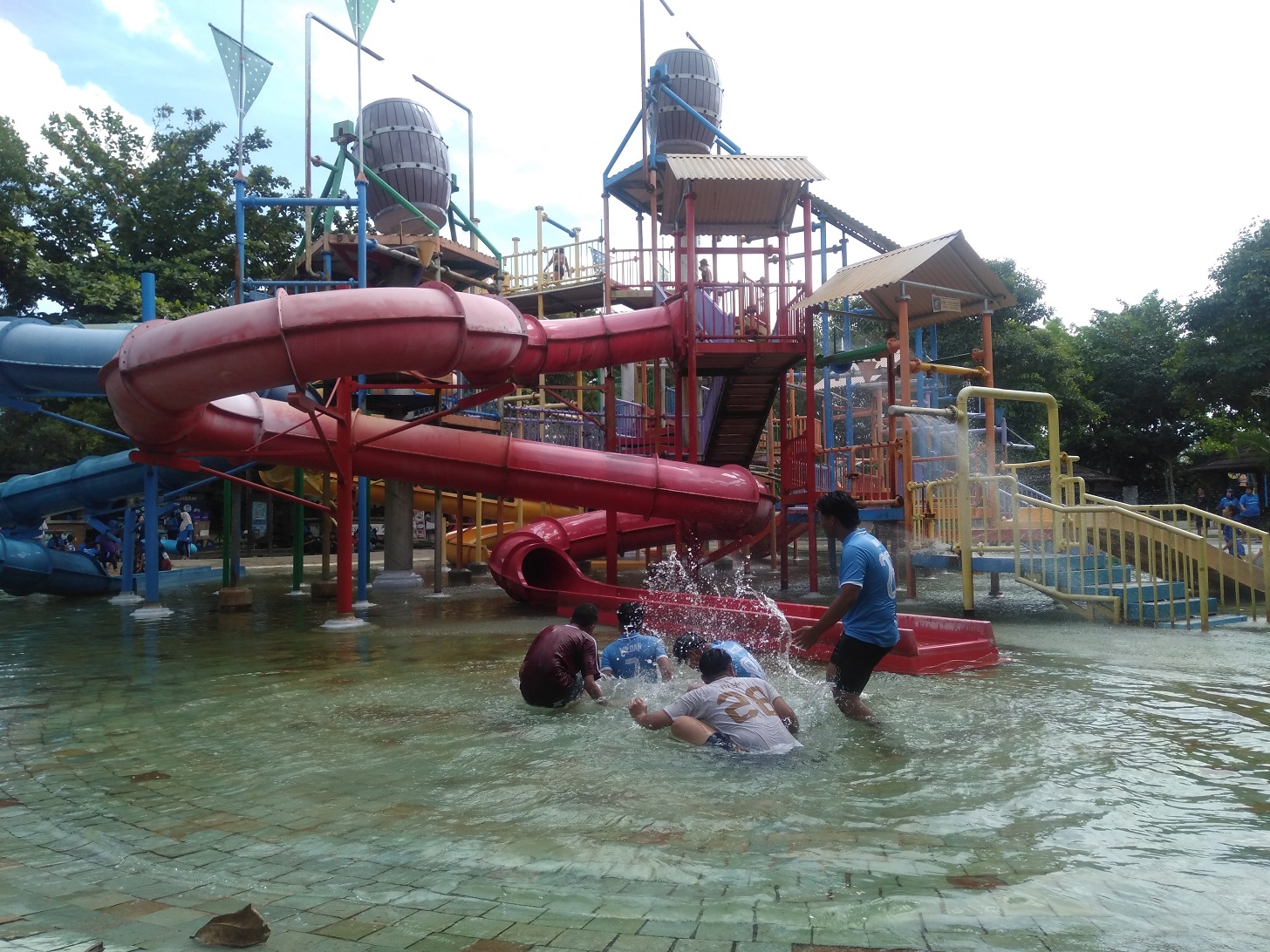 Serunya Bermain Wahana di Waterboom Jogja, Ini Cerita Wisatawan Jakarta dan Babel