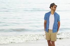 Musim Liburan Akan Tiba? Simak Ide Style Outfit Cowok Ke Pantai, Keren Pasti Nyaman Dan Stylish Kekinian