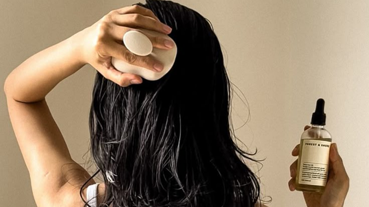 Manfaat Tersembunyi Baby Oil untuk Kesehatan Rambut