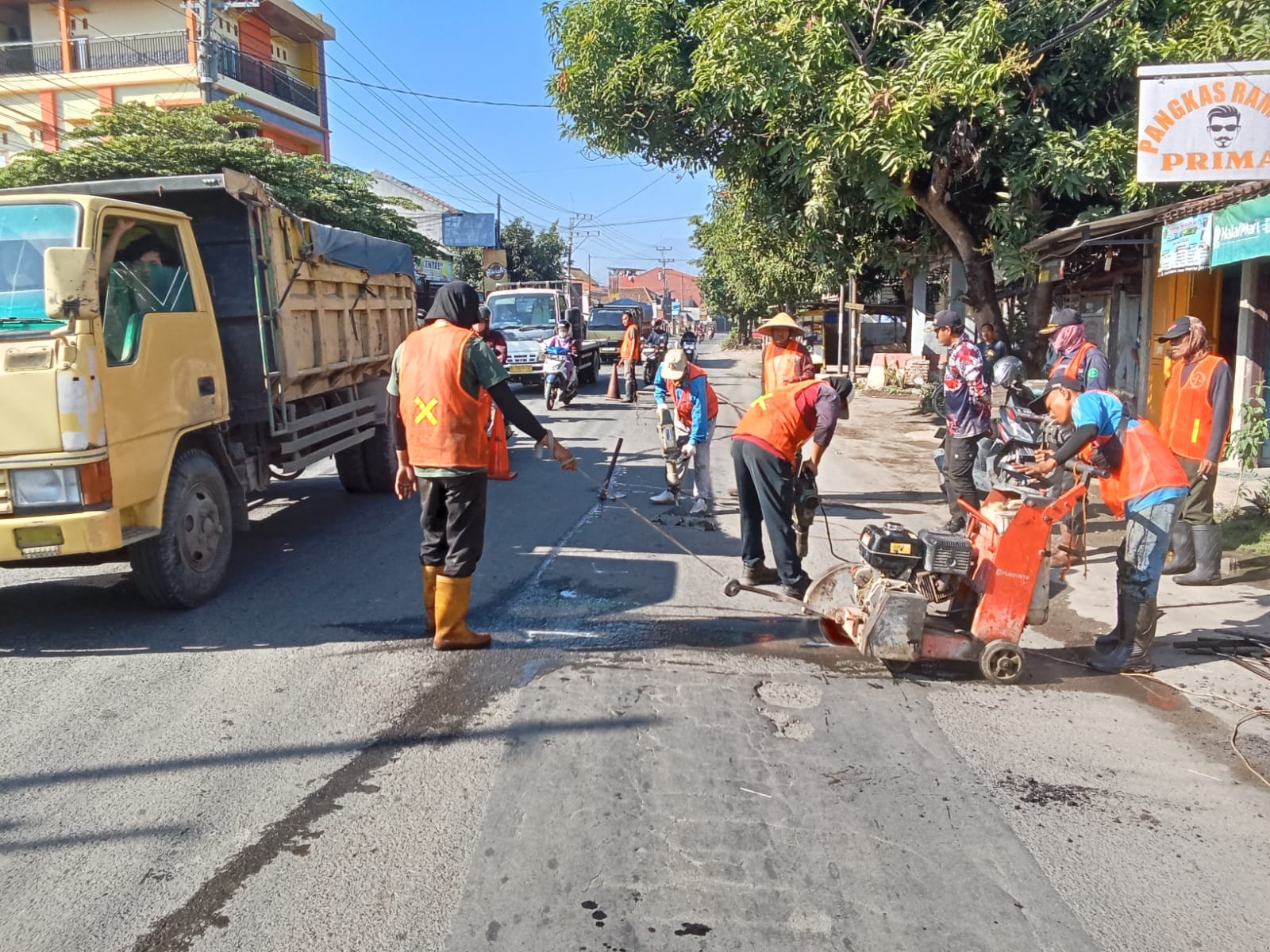 Jalan Tegalwangi-Debong Kidul Kabupaten Tegal Mulai Diperbaiki, Telan Anggaran Senilai Rp 1,3 Miliar
