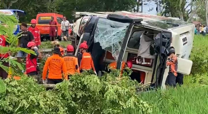 Kecelakan Tunggal Bus Murni Jaya di Kulon Progo, Evakuasi Hingga 4 Jam dan Enam Orang Terluka