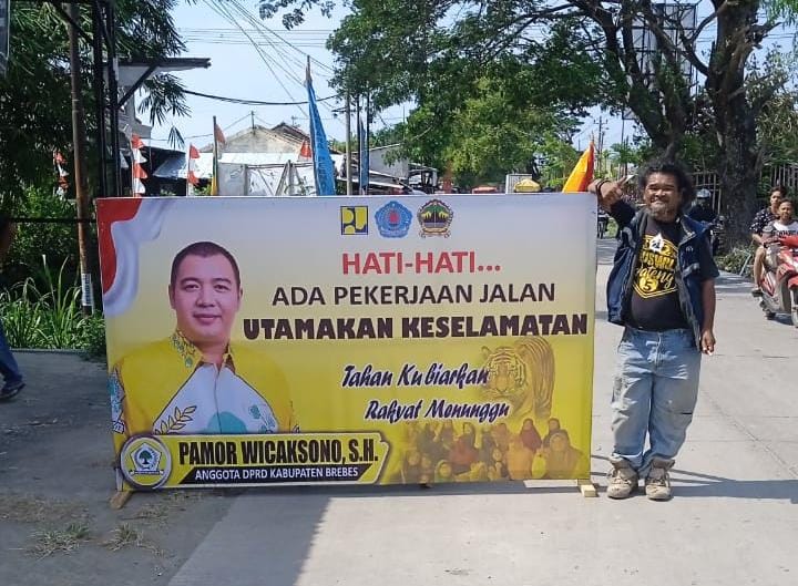 Perbaikan Ruas Jalan Brebes-Jatibarang Masih Proses, 'Gambar Pamor' Ingatkan Pengendara Hati-hati