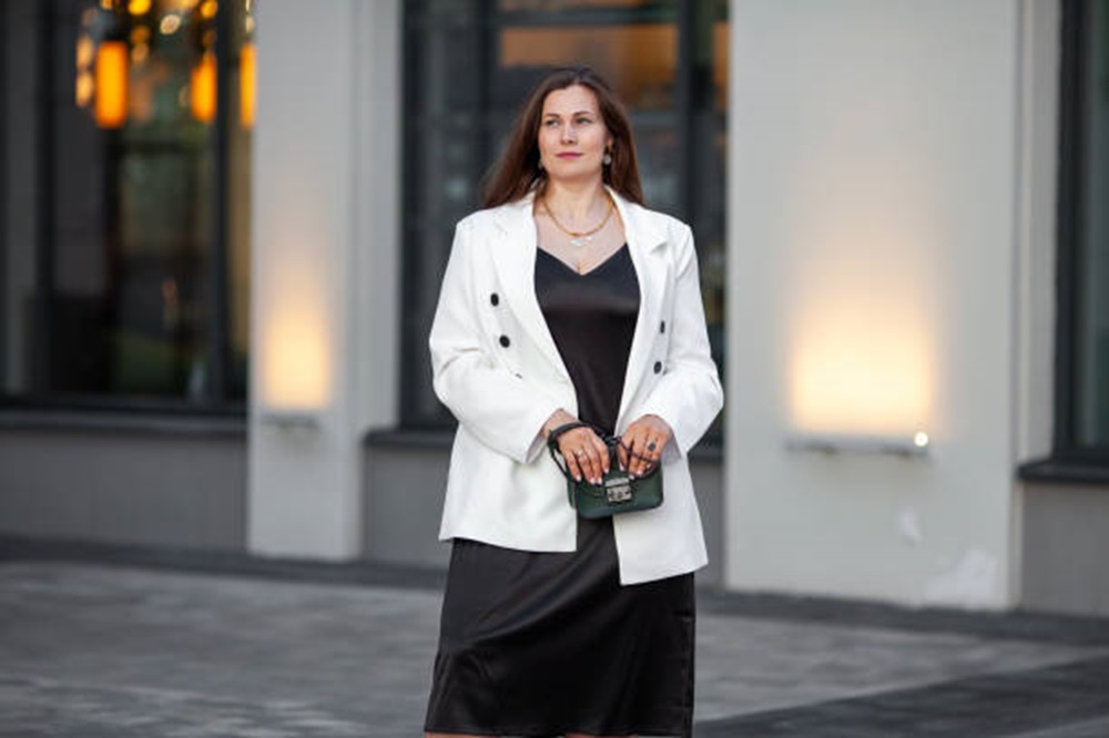 7 Styling Outfit Smart Casual Wanita Tubuh Gemuk, Inspirasi untuk Sehari-hari Dijamin Nyaman