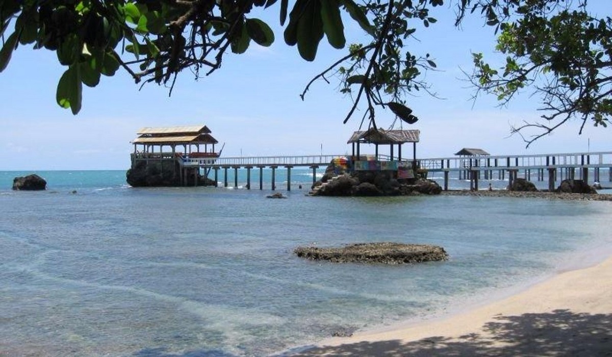 Menikmati Angin Laut yang Tenang, Simak 6 Pilihan Wisata Pantai Indah di Banten untuk Akhir Pekanmu