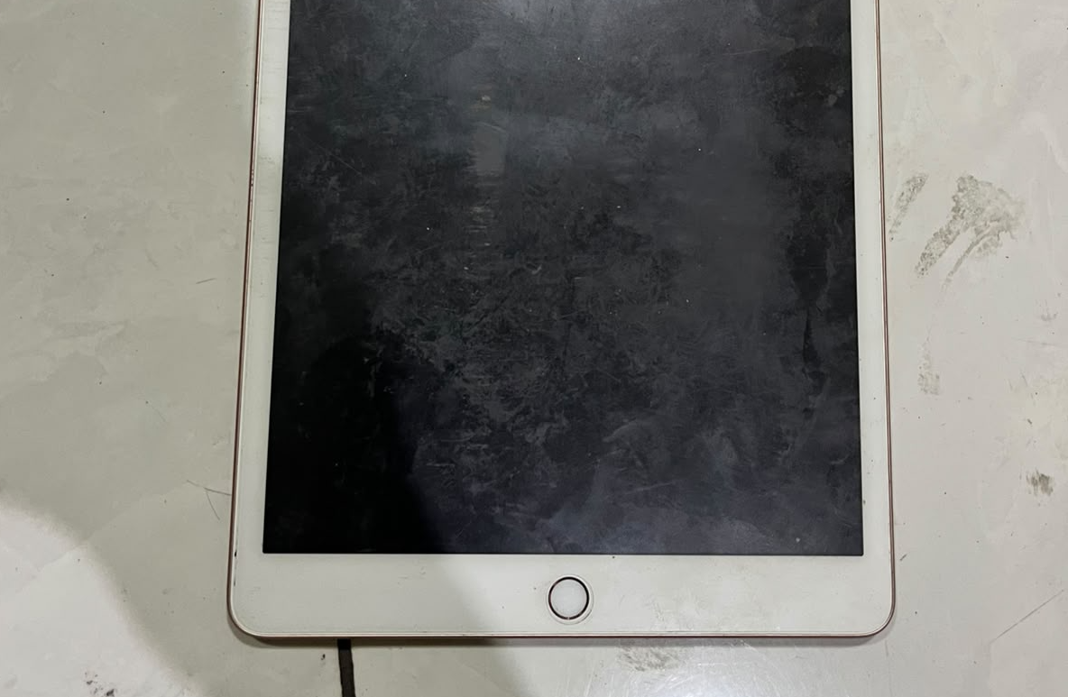 Mahasiswi Kehilangan Tas Berisi iPad dan iPhone di Dasbor Motor, Kerugian Rp25 Juta