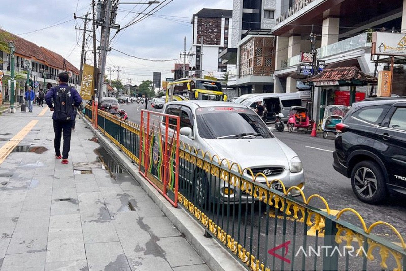 Awas! Jangan Parkir Sembarangan di Jogja, Akibatnya Bisa Berabe, Ban Mobil Tiba-tiba Gembos 