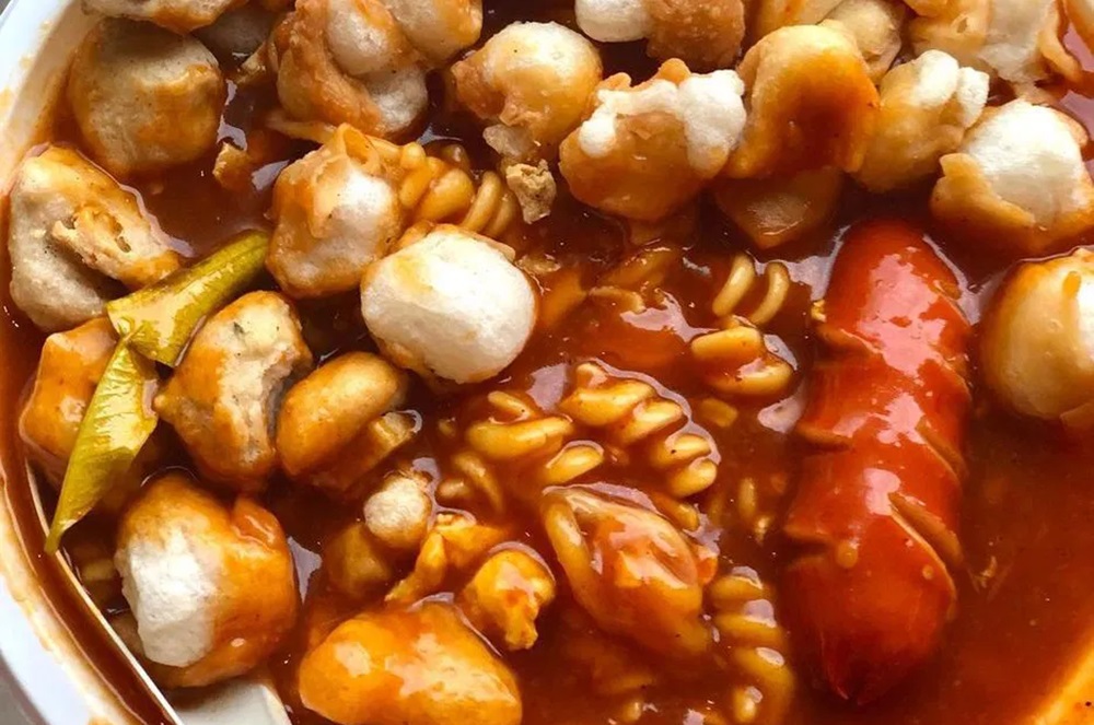 5 Warung Seblak Paling Enak di Bandung dengan Berbagai Isian, Pedasnya Dijamin Mantap