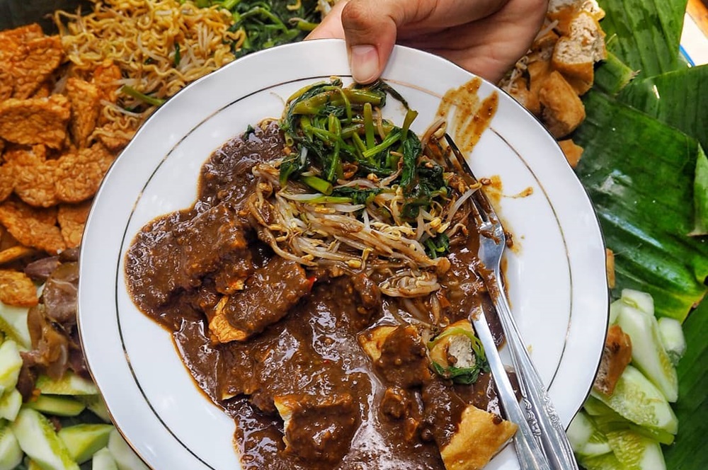 7 Tempat Makan Rujak Cingur Enak dan Terpopuler di Surabaya, Rasanya Sulit Ditandingi