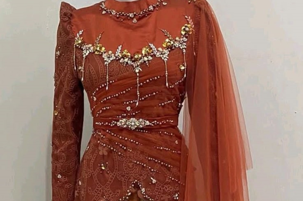 5 Model Kebaya Terbaru dengan Nuansa Warna Terakota, Tampil Elegan Penuh Percaya Diri