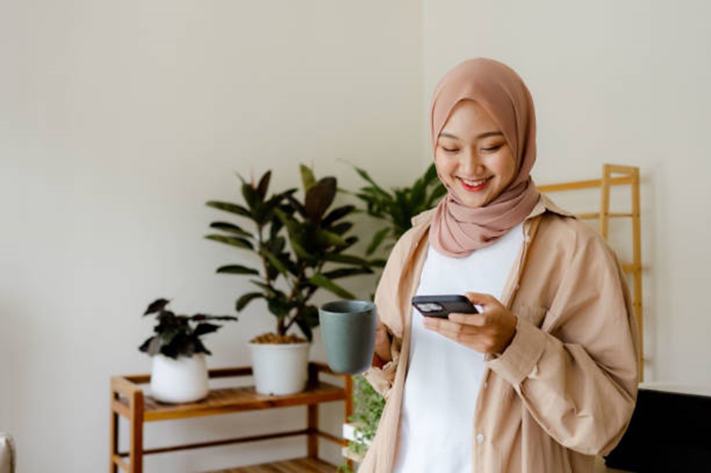 Tampil Bergaya dengan Outfit Vintage yang Hijab Friendly, Ini Inspirasinya yang Bisa Ditiru