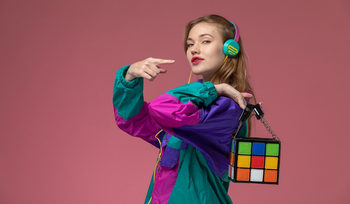 5 Ide Paduan Outfit Colorful yang Cerah dan Penuh Warna, Buat Visualmu Jadi Anti Mainstream