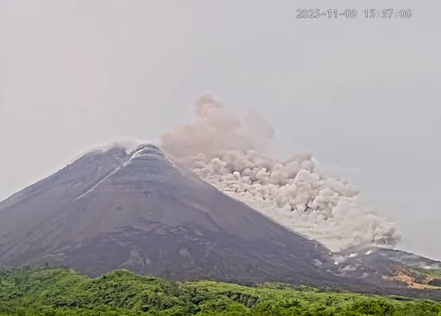 Gunung Merapi Keluarkan Awan Panas Guguran, BPPTKG Imbau Warga Waspada Bahaya Lahar Saat Hujan