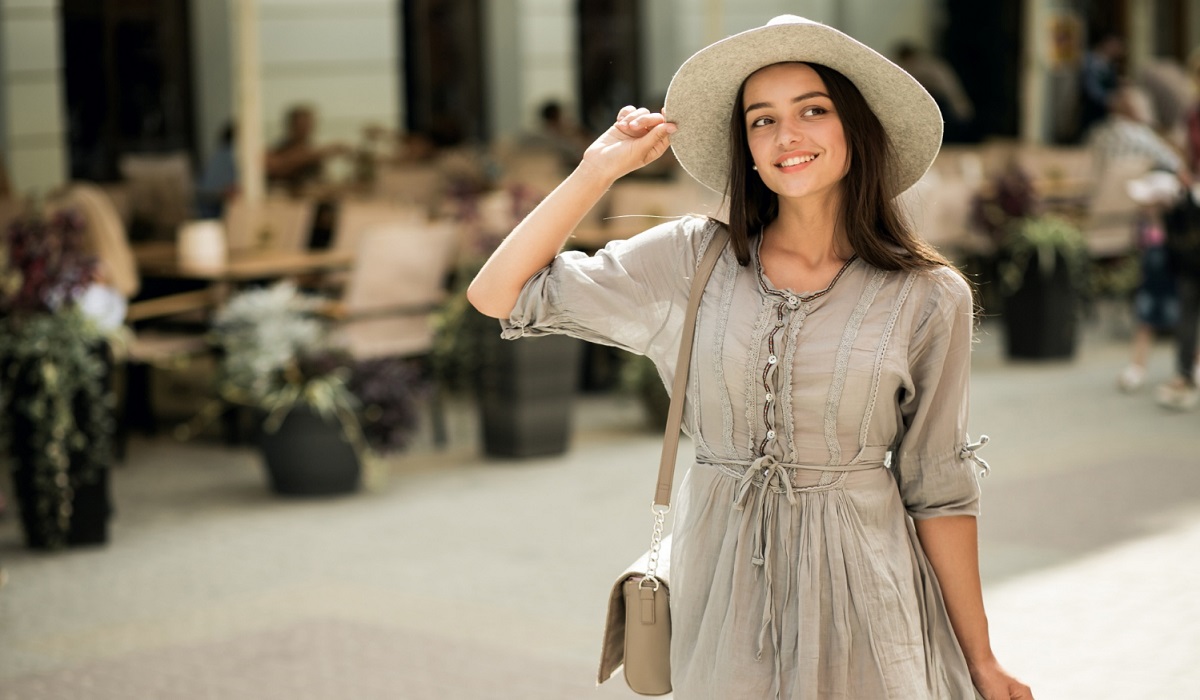 4 Ide Outfit Terbaik untuk Wisata Bareng Pasangan, Simpel dan Nyaman untuk Dipakai