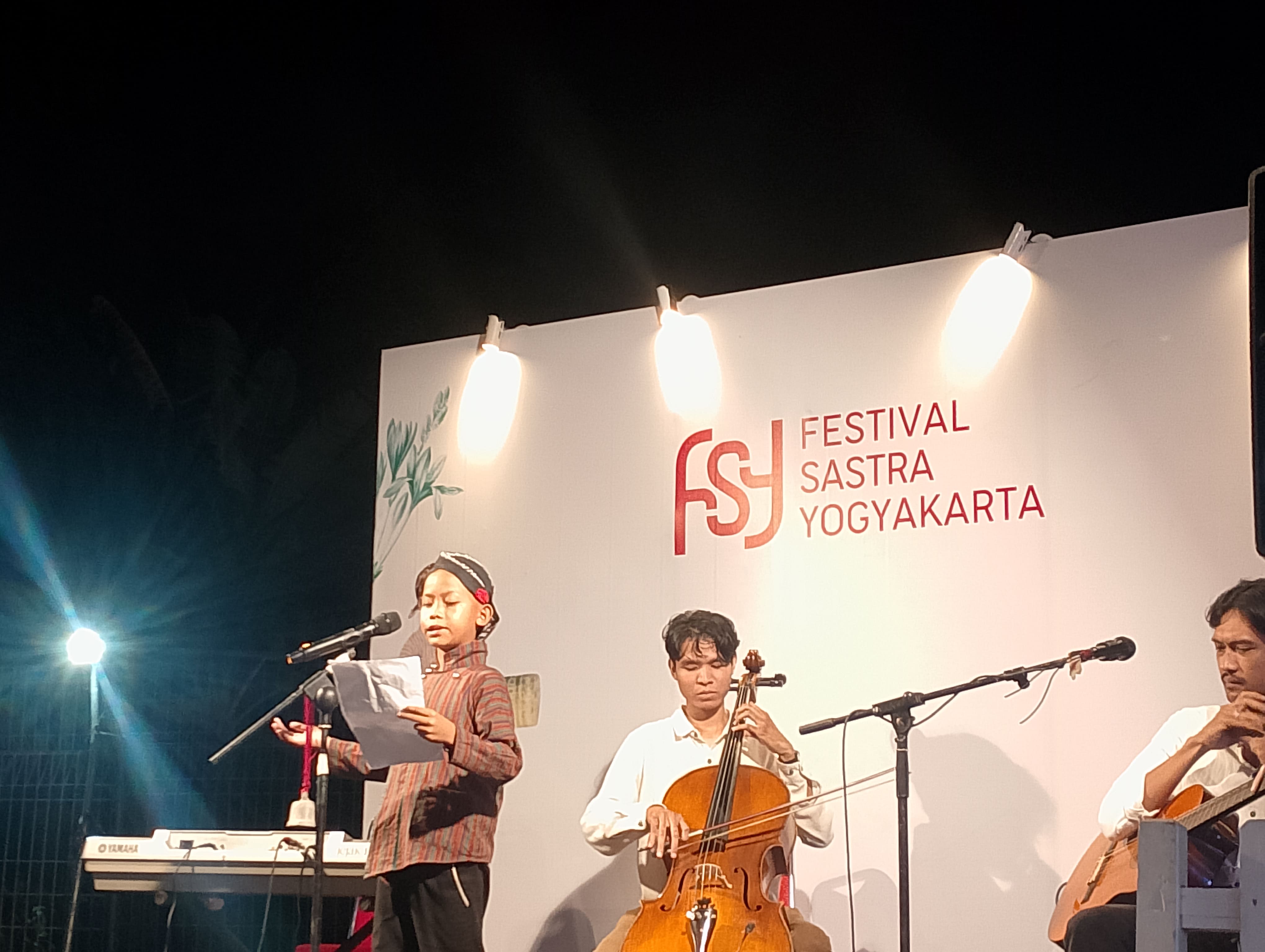 Nabil Anak 10 Tahun Tampil di Festival Sastra Yogyakarta Bawakan Puisi Sapardi