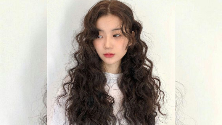  Perawatan Rambut Keriting Supaya Tetap Sehat dan Mudah Diatur