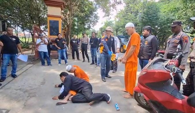 Tabrak Hingga Tusuk Korban, Dua Pelaku Pembunuhan Mahasiswa Asal Halmahera Peragakan 16 Adegan Rekonstruksi