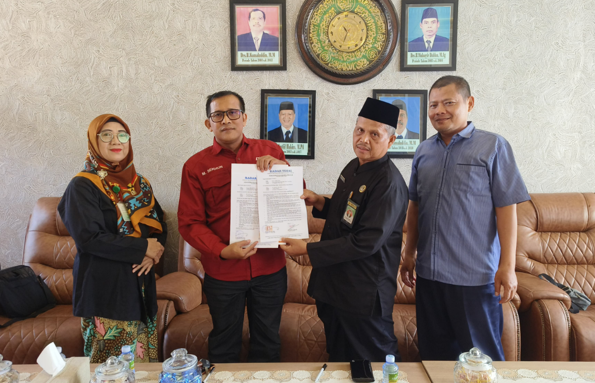 MAN Kota Tegal Bangun Sinergi dengan Radar Tegal, Kenalkan Aplikasi Koran Digital untuk Tingkatkan Literasi