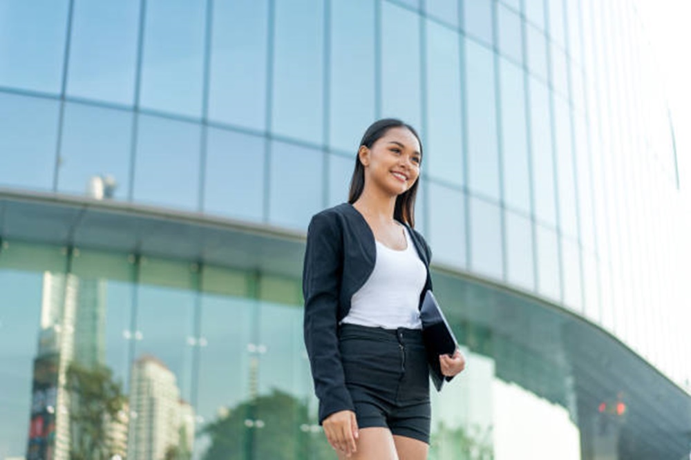 Inspirasi Tampil Edgy dan Nyentrik dengan OOTD Bolero Cardigan, Intip Disini