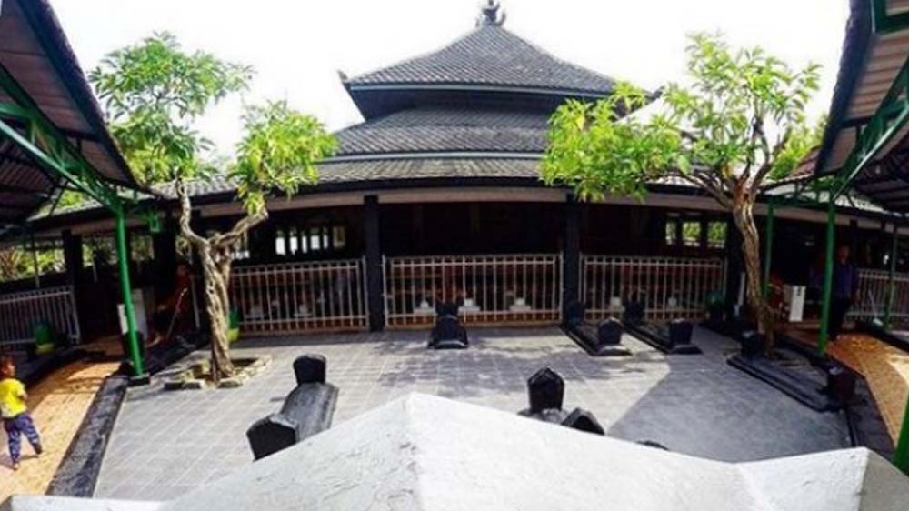 Kalian Wajib Tau! Ini 9 Keunikan Makam Sunan Kalijaga yang Kaya Akan Budaya dan Spiritual