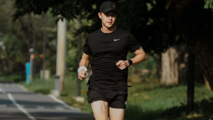 Outfit Pria Untuk Lari dengan Gaya Santai dan Nyaman Untuk Olahraga 