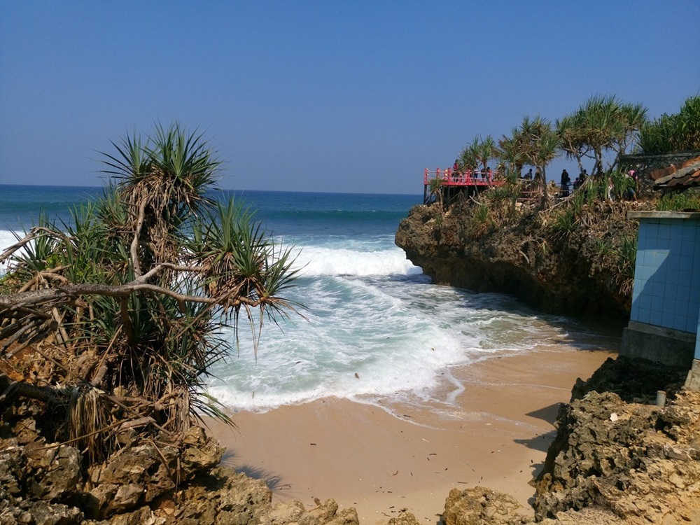 Pantai Vibes Bali? Wisata Terbaru 2024 Pantai Ngobaran dengan Nuansa Bali yang Menggoda, Simak Ulasannya Ini!