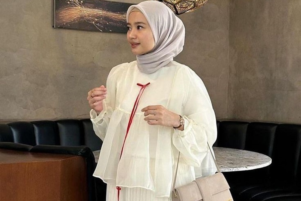 Rekomendasi Model Blouse Polos Modern, Pilihan Cocok untuk OOTD Cantik Sekaligus Modis