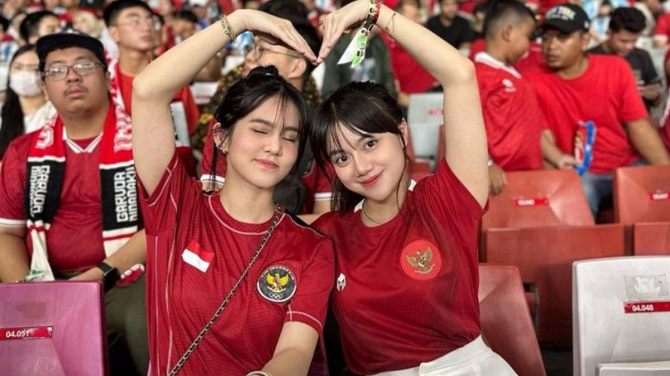 Ide Outfit Nonton Bola Nyaman dan Tetap Stylish 