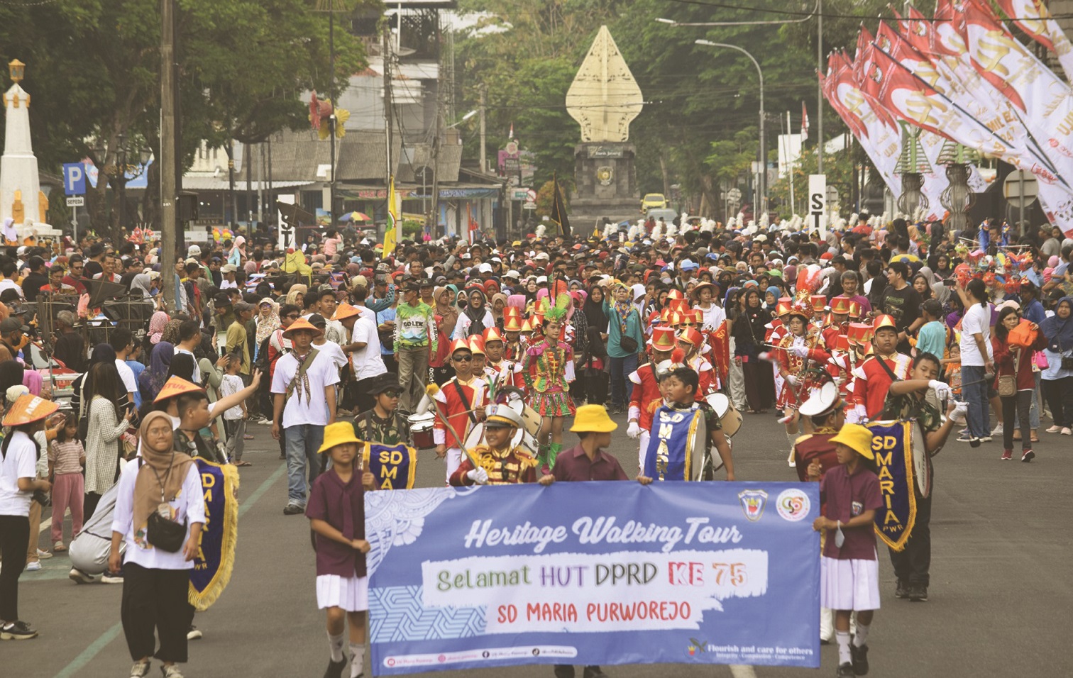 Sambut Puncak Hari Jadi ke-75 DPRD Purworejo, Ribuan Orang Antusias Ikuti Heritage Walking Tour
