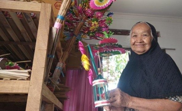 Mengenal Mbah Atmo, Sang Pelestari Dolanan Tradisional Anak dari Kertas Bekas Asal Bantul