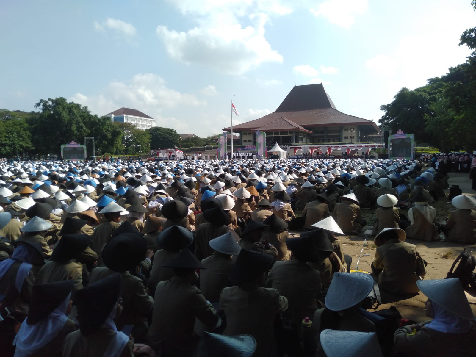 Resmi Jadi Mahasiswa UGM, 10.629 Mahasiswa Ramaikan Pionir Gadjah Mada 2025 